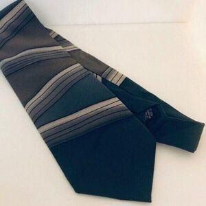 #1730 VINTAGE ROBERT DUKAL GREEN SILK NECKTIE 54X4